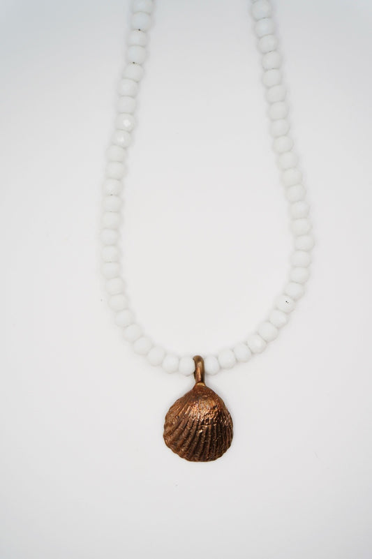Beaded shell charm necklace (bronze)