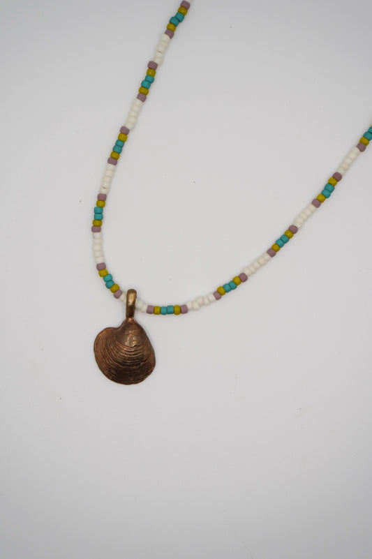 Beaded shell charm necklace (bronze)