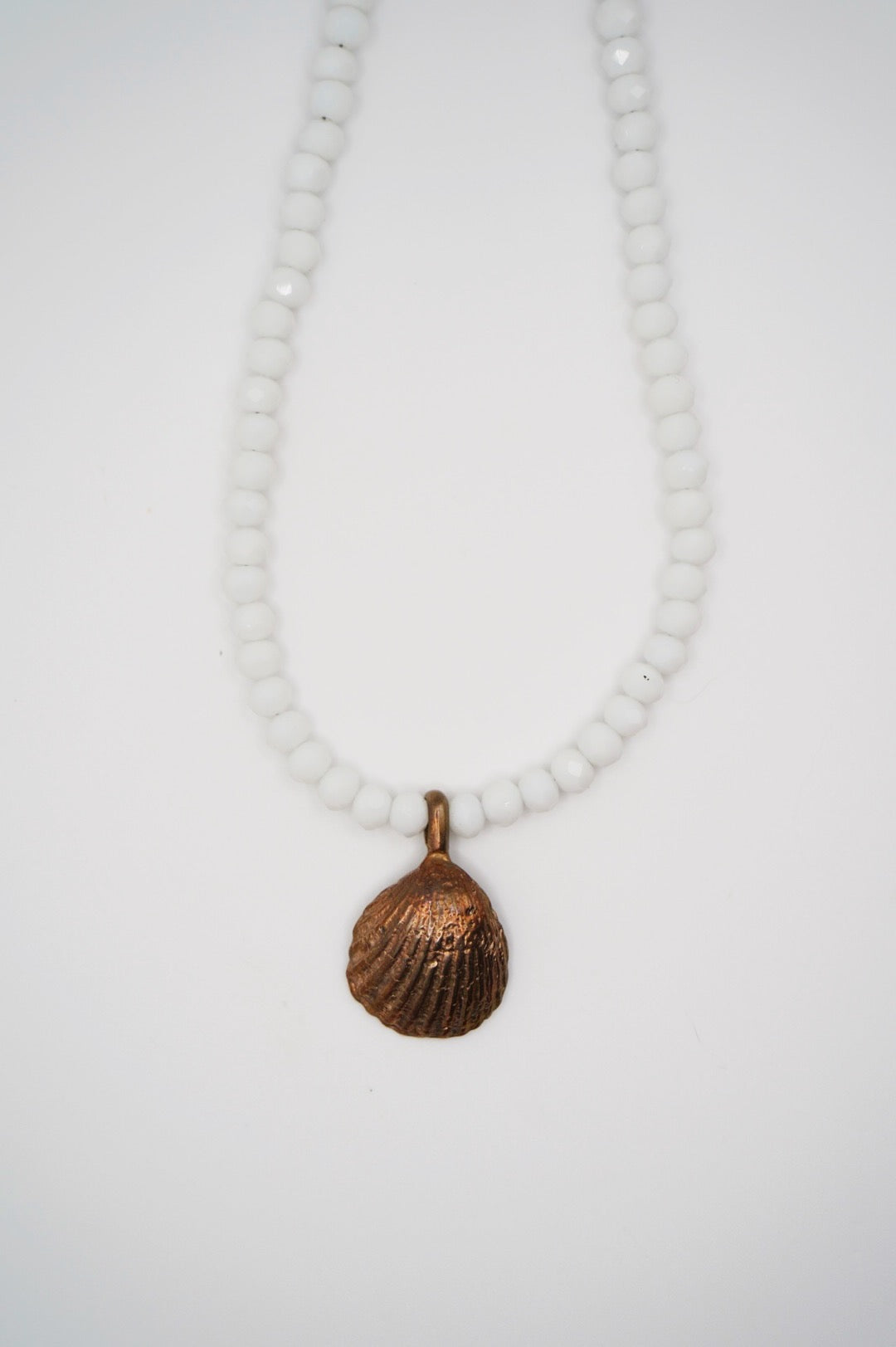 Beaded shell charm necklace (bronze)