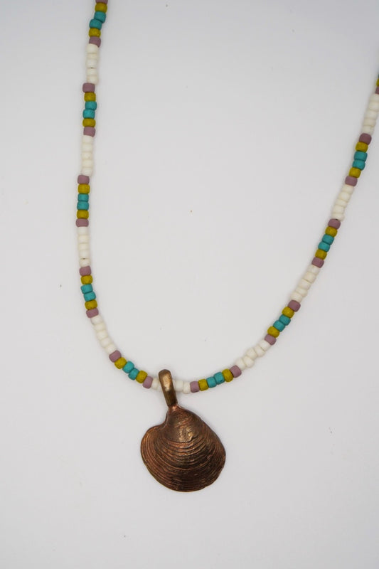 Beaded shell charm necklace (bronze)